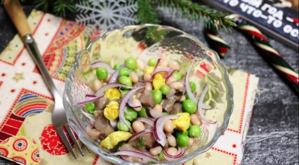 Салат с курицей, фасолью и маринованными маслятами, пошаговый рецепт с фото Салат с курицей, фасолью и маринованными маслятами, пошаговый рецепт с фото