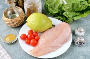 Салат с куриной грудкой и грушей