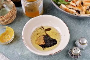 Салат с куриной грудкой и грушей