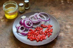 Салат с куриной печенью и гранатом Салат с куриной печенью и гранатом