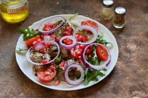 Салат с куриной печенью и гранатом Салат с куриной печенью и гранатом