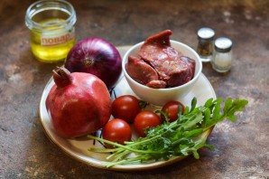 Салат с куриной печенью и гранатом Салат с куриной печенью и гранатом