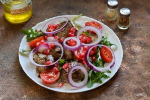 Салат с куриной печенью и гранатом Салат с куриной печенью и гранатом