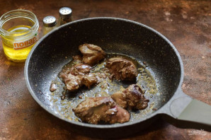 Салат с куриной печенью и гранатом Салат с куриной печенью и гранатом