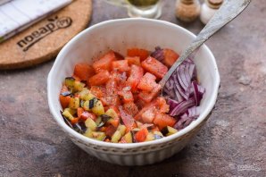 Салат с мидиями и баклажанами