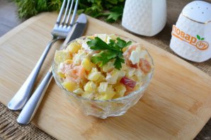 Салат с семгой и яблоком