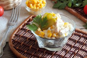 Салат со свининой и кукурузой