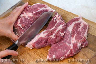 Шницель из свинины под чесночным соусом