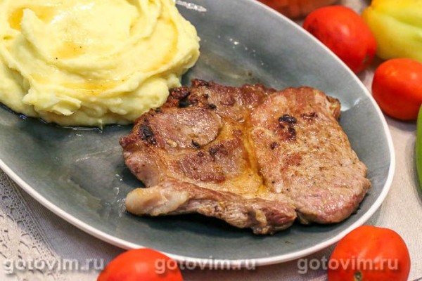 Шницель из свинины под чесночным соусом