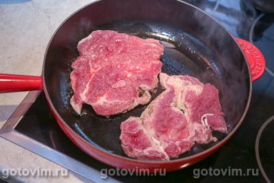 Шницель из свинины под чесночным соусом