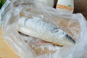 Скумбрия соленая в пакете