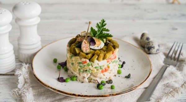 Слоеный салат с курицей, пошаговый рецепт с фото