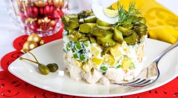 Слоеный салат с курицей, пошаговый рецепт с фото