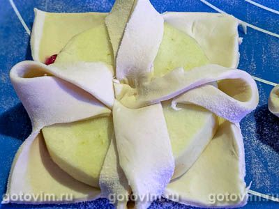 Слойки с яблоками и вареньем Слойки с яблоками и вареньем