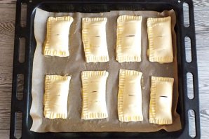 Слойки с творогом и малиной