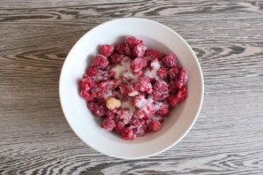 Слойки с творогом и малиной