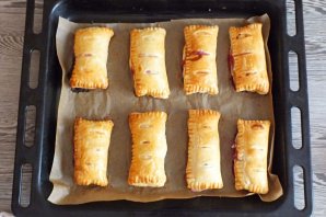 Слойки с творогом и малиной