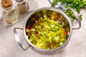 Суп с сельдереем и зеленым перцем