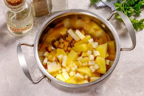 Суп с сельдереем и зеленым перцем