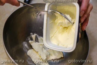 Тарталетки со сливочным сыром, красной рыбой и икрой