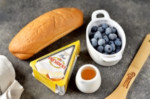 Тост с голубикой и сыром "Бри"