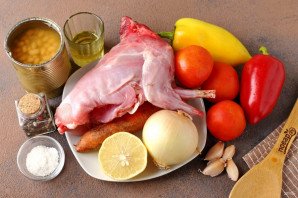 Тушёный кролик с фасолью