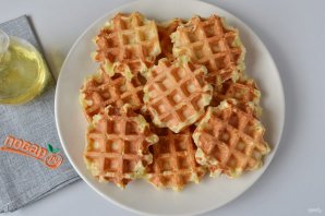 Творожные вафли с яблоком