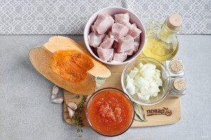 Тыква с мясом в горшочках