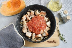 Тыква с мясом в горшочках