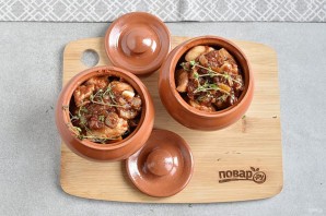 Тыква с мясом в горшочках