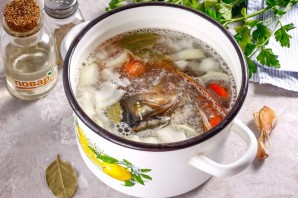 Уха из карпа с пшеном