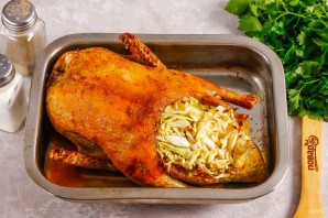 Утка фаршированная капустой