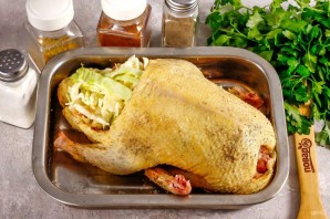 Утка фаршированная капустой