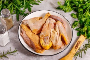 Утка с яблоками в казане