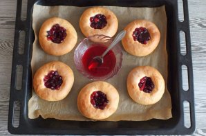 Ватрушки с клюквой