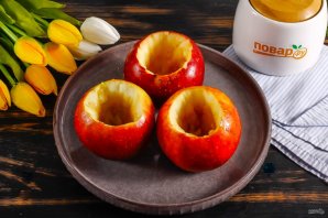 Запеченные яблоки с курагой