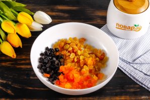 Запеченные яблоки с сухофруктами