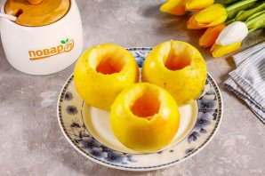 Запеченные яблоки с творожным сыром