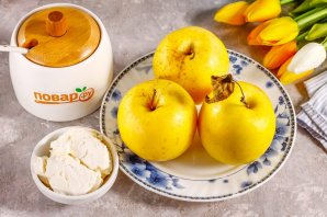 Запеченные яблоки с творожным сыром