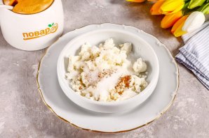 Запеченные яблоки с творожным сыром