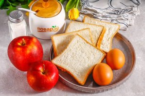 Запеканка из хлеба и яблок