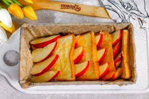 Запеканка из хлеба и яблок