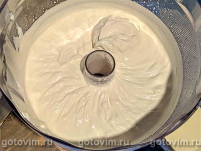 Апельсиновый торт из слоеного теста со взбитыми сливками Апельсиновый торт из слоеного теста со взбитыми сливками