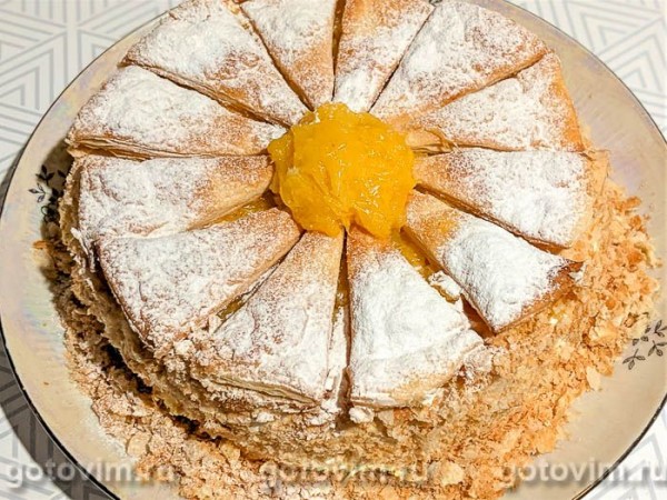Апельсиновый торт из слоеного теста со взбитыми сливками Апельсиновый торт из слоеного теста со взбитыми сливками