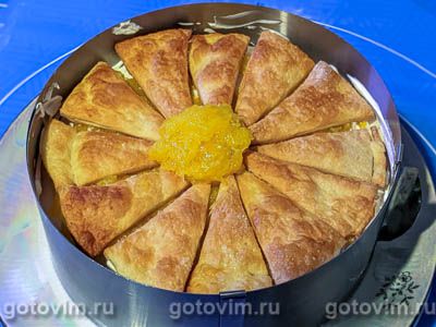 Апельсиновый торт из слоеного теста со взбитыми сливками Апельсиновый торт из слоеного теста со взбитыми сливками