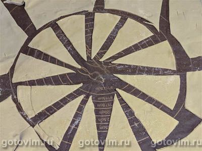 Апельсиновый торт из слоеного теста со взбитыми сливками Апельсиновый торт из слоеного теста со взбитыми сливками