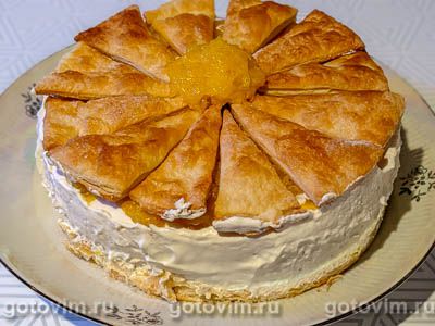 Апельсиновый торт из слоеного теста со взбитыми сливками Апельсиновый торт из слоеного теста со взбитыми сливками