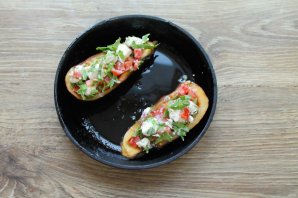 Баклажаны с брынзой и помидорами в духовке