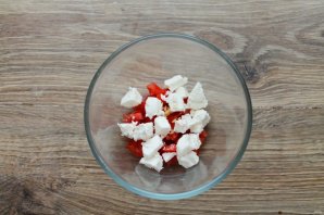 Баклажаны с брынзой и помидорами в духовке