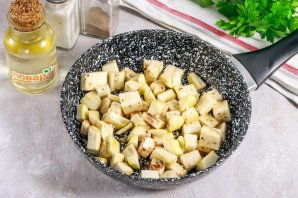 Баклажаны с грибным кубиком и яйцом